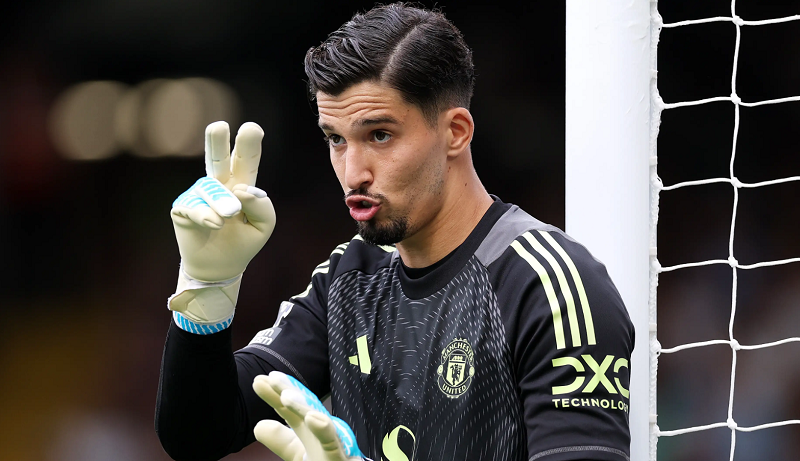 Rio Ferdinand thẳng thắn chỉ trích sai lầm của Bayindir trước Arsenal